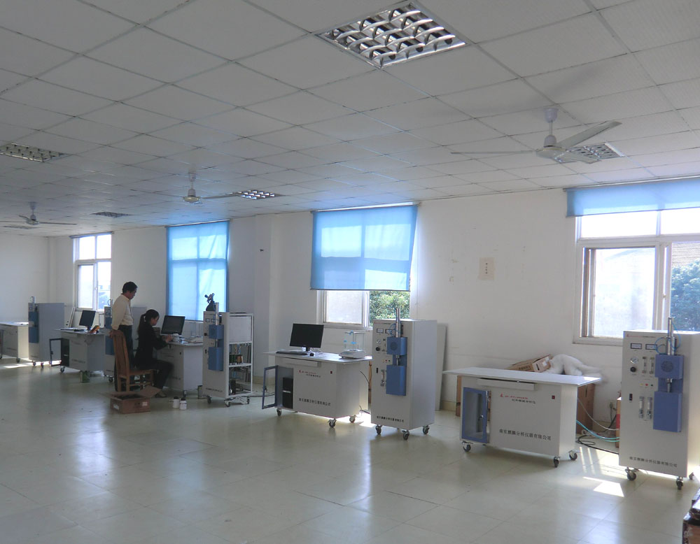 高頻紅外碳硫分析儀調(diào)試現(xiàn)場.jpg 高頻紅外碳硫分析儀調(diào)試現(xiàn)場.jpg